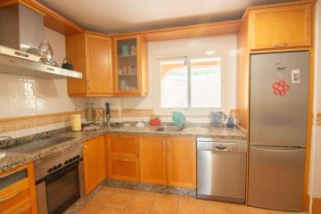 https://cdn.resales-online.com/public/sb5m6pabs6/properties/54f75b82b09d11ef84cf0217bc231ef4/w1200/6-241328e1bcc9c0d8ce1222beb6c967a8.jpg?v=1733241711