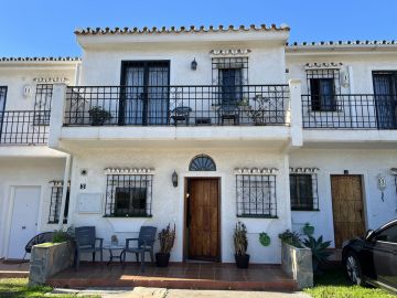 https://cdn.resales-online.com/public/l5qiehb852/properties/8abb6d96b29611ef84cf0217bc231ef4/w1200/1-7980e48d732b6fc85c14b43b94d2aa54.jpg?v=1733358766