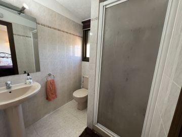 https://cdn.resales-online.com/public/l5qiehb852/properties/8abb6d96b29611ef84cf0217bc231ef4/w1200/10-bb915d1cb19341576dcdc994b81ab9c5.jpg?v=1733358766