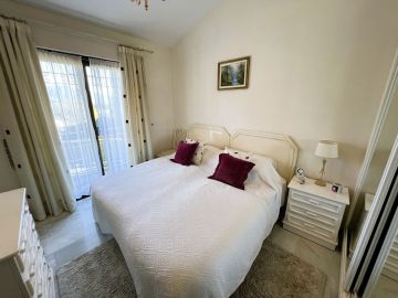 https://cdn.resales-online.com/public/l5qiehb852/properties/8abb6d96b29611ef84cf0217bc231ef4/w1200/12-53013098fcab6c38b1379cd33298e050.jpg?v=1733358766