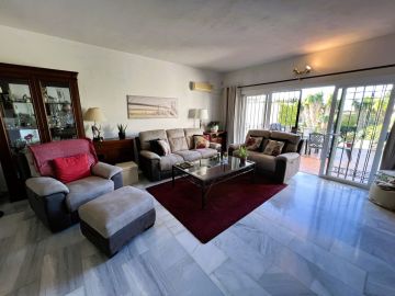 https://cdn.resales-online.com/public/l5qiehb852/properties/8abb6d96b29611ef84cf0217bc231ef4/w1200/2-5bd7b9d04b45e33852eaf0ec6670150d.jpg?v=1733358766