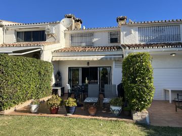 https://cdn.resales-online.com/public/l5qiehb852/properties/8abb6d96b29611ef84cf0217bc231ef4/w1200/8-e64a9055bba3e77ac8aca3b893cdf826.jpg?v=1733358766