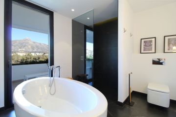 https://cdn.resales-online.com/public/nl6u2jq7nv/properties/6f7175abb7a711ef84cf0217bc231ef4/w1200/6-241328e1bcc9c0d8ce1222beb6c967a8.jpg?v=1734022873