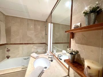 https://cdn.resales-online.com/public/xuap7a9gis89fmi3/properties/9a4baf2fba2511ef84cf0217bc231ef4/w1200/12-53013098fcab6c38b1379cd33298e050.jpg?v=1734189660