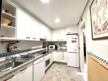 https://cdn.resales-online.com/public/xuap7a9gis89fmi3/properties/9a4baf2fba2511ef84cf0217bc231ef4/w1200/4-c23c0f86247804fa50226aecd8b0b2c8.jpg?v=1734189660