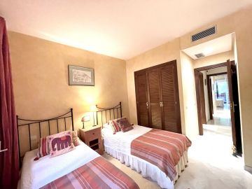 https://cdn.resales-online.com/public/xuap7a9gis89fmi3/properties/9a4baf2fba2511ef84cf0217bc231ef4/w1200/9-467d0cee5b725f3ef65f102a0c2e69c0.jpg?v=1734189660