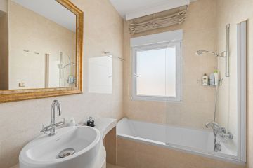 https://cdn.resales-online.com/public/egas3xm0bp/properties/a61f29bab19d11ef84cf0217bc231ef4/w1200/12-53013098fcab6c38b1379cd33298e050.jpg?v=1733742671
