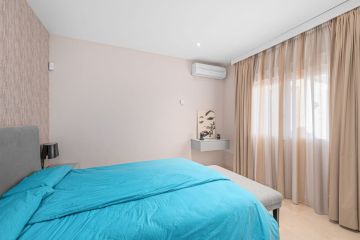https://cdn.resales-online.com/public/egas3xm0bp/properties/a61f29bab19d11ef84cf0217bc231ef4/w1200/13-5fd73dea700db77384c091ca9818b1a9.jpg?v=1733742671