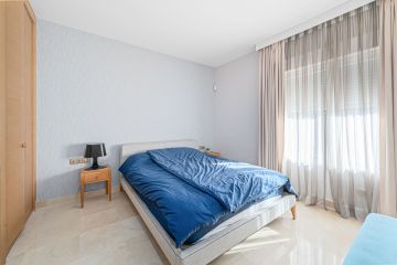 https://cdn.resales-online.com/public/egas3xm0bp/properties/a61f29bab19d11ef84cf0217bc231ef4/w1200/14-d70dc3102c00d7be0e872dfe1c1f86d7.jpg?v=1733742671