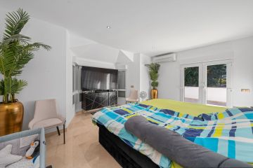 https://cdn.resales-online.com/public/egas3xm0bp/properties/a61f29bab19d11ef84cf0217bc231ef4/w1200/20-d1f7658cbe4ba6cd8666fec30fba80ad.jpg?v=1733742671