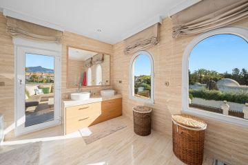 https://cdn.resales-online.com/public/egas3xm0bp/properties/a61f29bab19d11ef84cf0217bc231ef4/w1200/21-2c707e7c511429b4f8ec4ee5f221ddb6.jpg?v=1733742671