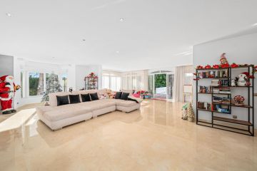 https://cdn.resales-online.com/public/egas3xm0bp/properties/a61f29bab19d11ef84cf0217bc231ef4/w1200/33-f37a7fab00fce6ff6b895520b67d6d6d.jpg?v=1733742671
