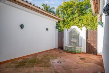 https://cdn.resales-online.com/public/egas3xm0bp/properties/a61f29bab19d11ef84cf0217bc231ef4/w1200/38-9b9a71c4c46e127e5c6f91a74b158396.jpg?v=1733742671