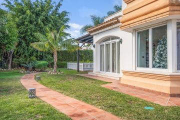 https://cdn.resales-online.com/public/egas3xm0bp/properties/a61f29bab19d11ef84cf0217bc231ef4/w1200/45-01c04843d290a76d467d9ac6fc2ef7a6.jpg?v=1733742671