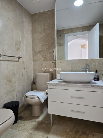 https://cdn.resales-online.com/public/up35jgrhau/properties/fb6b940dbc5711ef84cf0217bc231ef4/w1200/28-ef19a2c59920e2e087cd278a51b6dbf8.jpg?v=1734430754