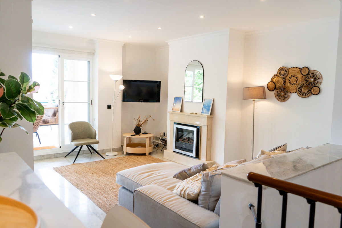 https://cdn.resales-online.com/public/tvd64zcaq6/properties/9a2419a9935411ef84cf0217bc231ef4/w1200/1-7980e48d732b6fc85c14b43b94d2aa54.jpg?v=1729921304