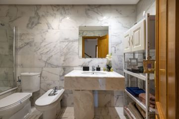 https://cdn.resales-online.com/public/bb3tcr1ax0/properties/a8e0b180bd5611ef84cf0217bc231ef4/w1200/16-ec67b526875bf0124b6ce4328a754439.jpg?v=1734543991