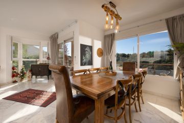 https://cdn.resales-online.com/public/bb3tcr1ax0/properties/a8e0b180bd5611ef84cf0217bc231ef4/w1200/3-e898b2bb2a2fdfd06d2c39894dce8316.jpg?v=1734543991