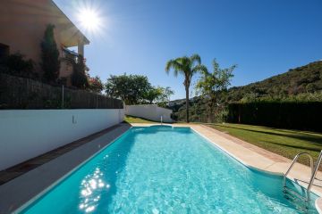 https://cdn.resales-online.com/public/bb3tcr1ax0/properties/a8e0b180bd5611ef84cf0217bc231ef4/w1200/36-be7efbbd8b294061d3f27cb7c37865bb.jpg?v=1734543991