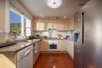 https://cdn.resales-online.com/public/bb3tcr1ax0/properties/a8e0b180bd5611ef84cf0217bc231ef4/w1200/4-c23c0f86247804fa50226aecd8b0b2c8.jpg?v=1734543991