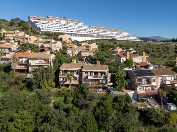 https://cdn.resales-online.com/public/bb3tcr1ax0/properties/a8e0b180bd5611ef84cf0217bc231ef4/w1200/42-3aa90f523689fc5a59d5d37badfe1b6f.jpg?v=1734543991