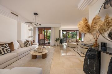 https://cdn.resales-online.com/public/bb3tcr1ax0/properties/7c989f34c51e11ef8ce602e0405b089b/w1200/3-e898b2bb2a2fdfd06d2c39894dce8316.jpg?v=1735397610