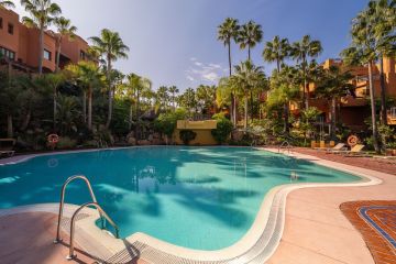 https://cdn.resales-online.com/public/bb3tcr1ax0/properties/7c989f34c51e11ef8ce602e0405b089b/w1200/36-be7efbbd8b294061d3f27cb7c37865bb.jpg?v=1735397610