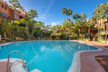 https://cdn.resales-online.com/public/bb3tcr1ax0/properties/7c989f34c51e11ef8ce602e0405b089b/w1200/44-a9b00fef606e1a421f9431575315bbcb.jpg?v=1735397610