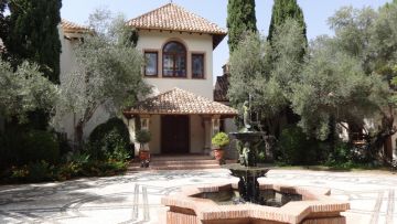 https://cdn.resales-online.com/public/2clagkpr0e/properties/353f3286bca811ed84bd0217bc231ef4/w1200/2-5bd7b9d04b45e33852eaf0ec6670150d.jpg?v=1735322308