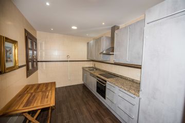 https://cdn.resales-online.com/public/2clagkpr0e/properties/353f3286bca811ed84bd0217bc231ef4/w1200/24-613bbc26f32d7013d348ef202dd30a43.jpg?v=1735322308