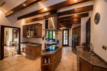 https://cdn.resales-online.com/public/2clagkpr0e/properties/353f3286bca811ed84bd0217bc231ef4/w1200/31-5e8b9eb86a2d455eeaf43a7bbf3ccd12.jpg?v=1735322308