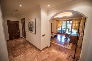https://cdn.resales-online.com/public/2clagkpr0e/properties/353f3286bca811ed84bd0217bc231ef4/w1200/34-2e8657844e540eba0189d71f472ffca9.jpg?v=1735322308