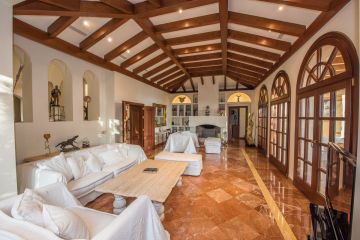 https://cdn.resales-online.com/public/2clagkpr0e/properties/353f3286bca811ed84bd0217bc231ef4/w1200/8-e64a9055bba3e77ac8aca3b893cdf826.jpg?v=1735322308
