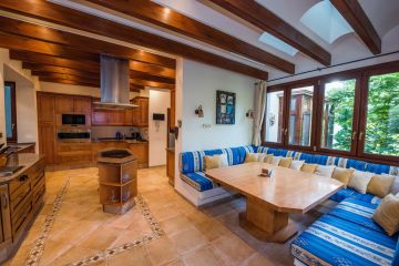 https://cdn.resales-online.com/public/2clagkpr0e/properties/353f3286bca811ed84bd0217bc231ef4/w1200/9-467d0cee5b725f3ef65f102a0c2e69c0.jpg?v=1735322308