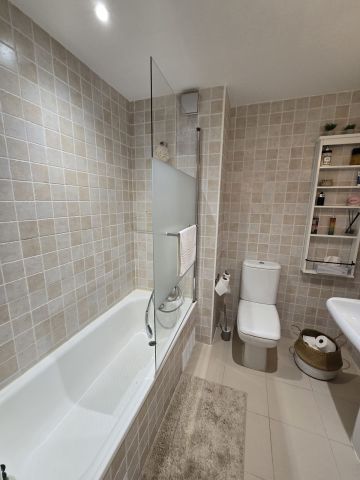 https://cdn.resales-online.com/public/04l12bgg3v/properties/3e287456cdaf11ef8ce602e0405b089b/w1200/18-cc72f169493c096e712837ff5d8b6e41.jpg?v=1736337575