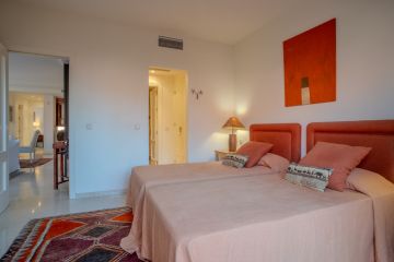 https://cdn.resales-online.com/public/y2bix7xo8m/properties/f572e65abe9711ef84cf0217bc231ef4/w1200/28-ef19a2c59920e2e087cd278a51b6dbf8.jpg?v=1734678133