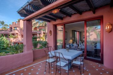 https://cdn.resales-online.com/public/y2bix7xo8m/properties/f572e65abe9711ef84cf0217bc231ef4/w1200/32-e7f90ea5feef5e01d64d74d6b6d8a834.jpg?v=1734678133