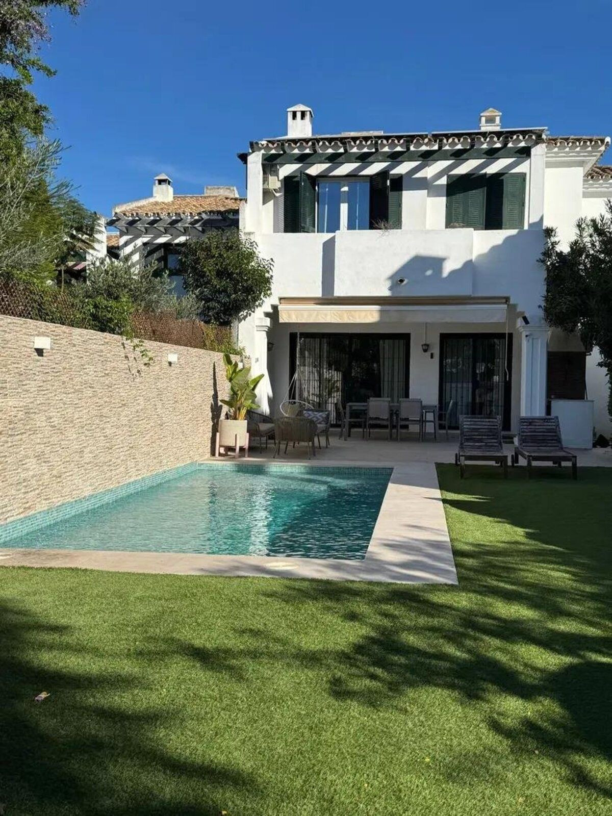 https://cdn.resales-online.com/public/6pcoehzhpl/properties/654a521ab56f11ef84cf0217bc231ef4/w1200/1-7980e48d732b6fc85c14b43b94d2aa54.jpg?v=1733829153
