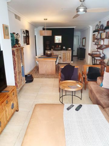 https://cdn.resales-online.com/public/wuap71y7hs/properties/45041aa1cbfb11ef8ce602e0405b089b/w1200/21-2c707e7c511429b4f8ec4ee5f221ddb6.jpg?v=1736150152