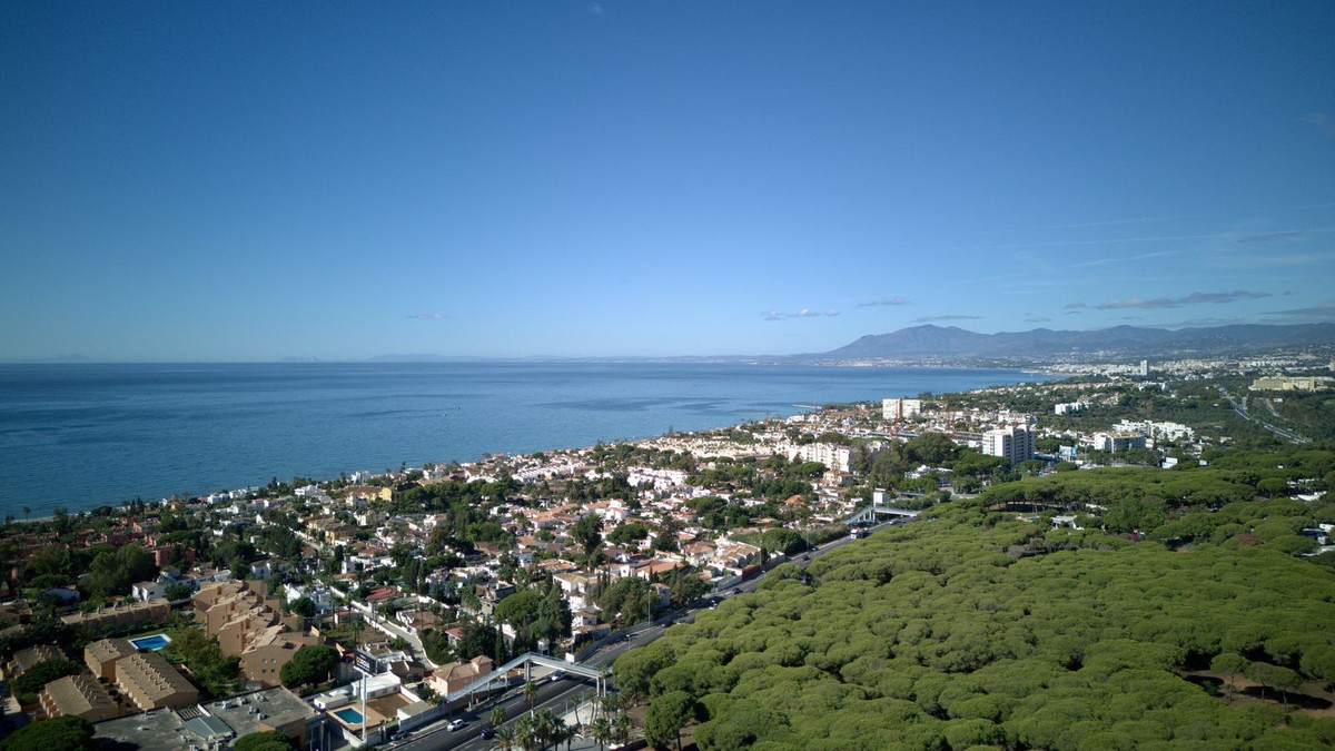 https://cdn.resales-online.com/public/bd0r4494pg/properties/6424d8df81a311ef9d2d0217bc231ef4/w1200/1-7980e48d732b6fc85c14b43b94d2aa54.jpg?v=1729539718