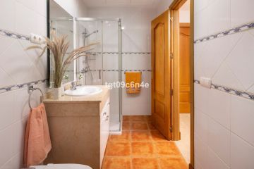 https://cdn.resales-online.com/public/tgt09c6n4e/properties/9e711d90d26a11ef8ce602e0405b089b/w1200/29-7c2f312881aea9bbe9ddaeb9640e2c9a.jpg?v=1737007555