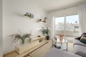 https://cdn.resales-online.com/public/tgt09c6n4e/properties/9e711d90d26a11ef8ce602e0405b089b/w1200/7-aa4cc561180b369757c0bb4af9886cd3.jpg?v=1736857683