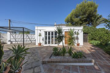 https://cdn.resales-online.com/public/drvcvml77b/properties/139d6704d30811ef8ce602e0405b089b/w1200/36-be7efbbd8b294061d3f27cb7c37865bb.jpg?v=1736925311