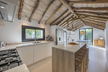 https://cdn.resales-online.com/public/drvcvml77b/properties/139d6704d30811ef8ce602e0405b089b/w1200/7-aa4cc561180b369757c0bb4af9886cd3.jpg?v=1736925311