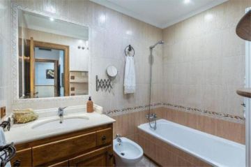 https://cdn.resales-online.com/public/7rg1k5rn6p/properties/2d2252b7c2eb11ef8ce602e0405b089b/w1200/7-aa4cc561180b369757c0bb4af9886cd3.jpg?v=1736851770