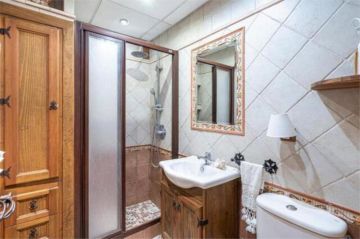 https://cdn.resales-online.com/public/7rg1k5rn6p/properties/2d2252b7c2eb11ef8ce602e0405b089b/w1200/8-e64a9055bba3e77ac8aca3b893cdf826.jpg?v=1736851770