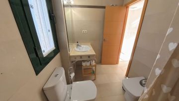 https://cdn.resales-online.com/public/a5ssmuj9i1/properties/1deb4c53bef211ef84cf0217bc231ef4/w1200/33-f37a7fab00fce6ff6b895520b67d6d6d.jpg?v=1734720331