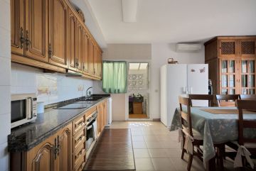 https://cdn.resales-online.com/public/tvp8hc2oq5/properties/4e913937d41811ef8ce602e0405b089b/w1200/29-7c2f312881aea9bbe9ddaeb9640e2c9a.jpg?v=1737042549