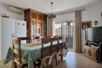 https://cdn.resales-online.com/public/tvp8hc2oq5/properties/4e913937d41811ef8ce602e0405b089b/w1200/30-5e8634ec9576c9ad4825a6dec5b5d375.jpg?v=1737042549