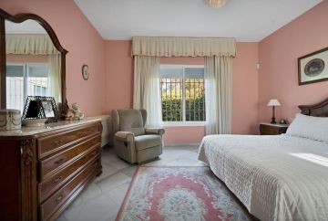https://cdn.resales-online.com/public/tvp8hc2oq5/properties/4e913937d41811ef8ce602e0405b089b/w1200/37-1d70d218e897435ff17cdff8e99bb5bf.jpg?v=1737042549